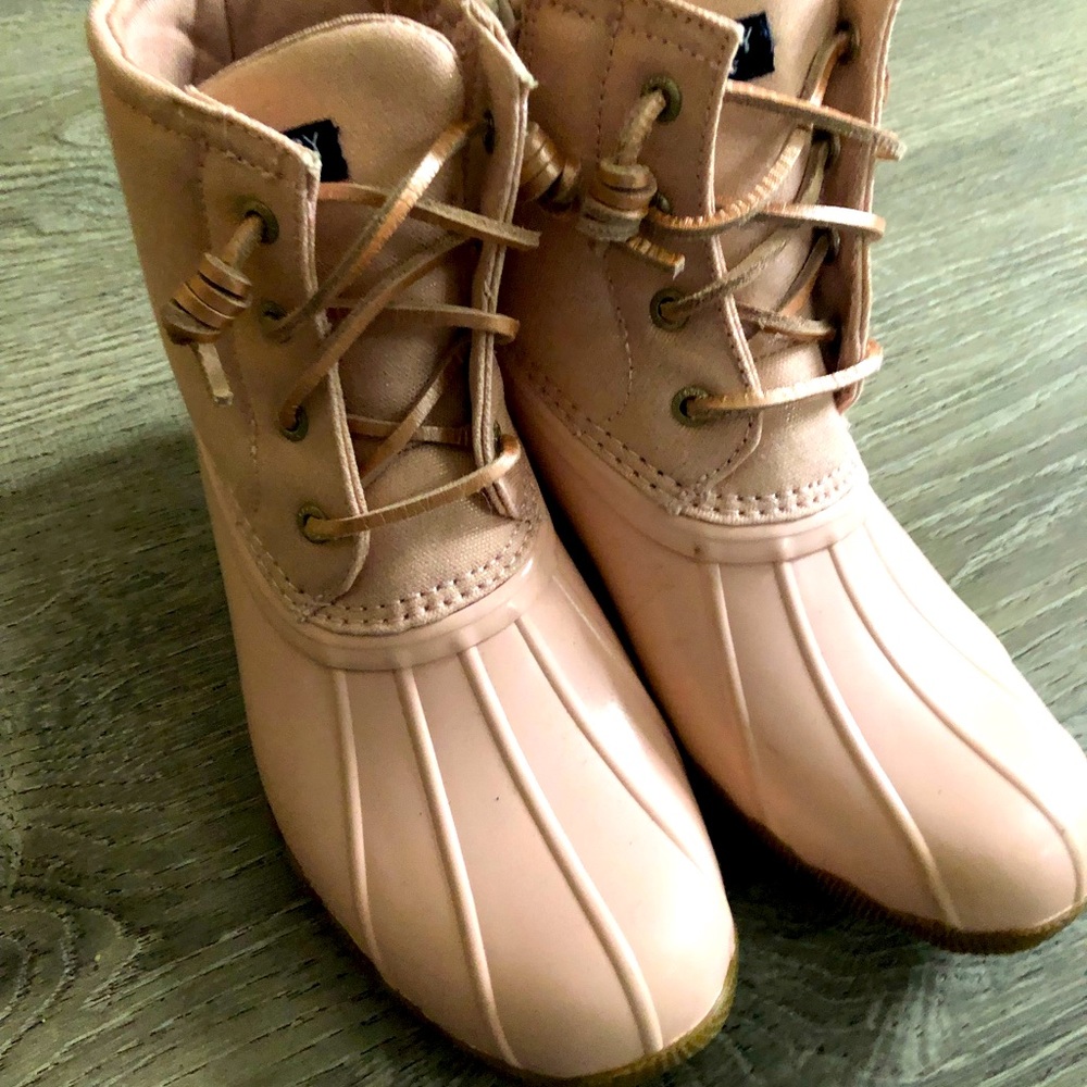 Girls Sperry Duckboot like new only worn a few times.